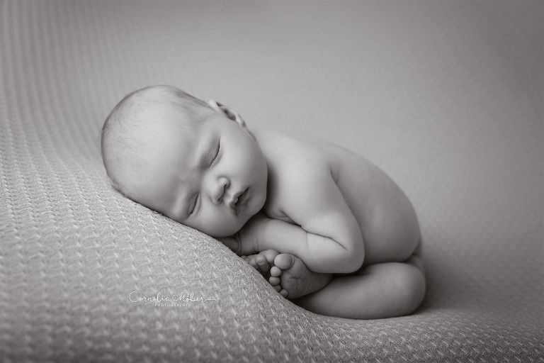 Neugeborenenfotografie Neugeborenenfotos Newbornportraits Newbornshoot Newborn Baby Photographer Babyshoot Babyfotografie Portrait Familie Cornelia Moebes Photography