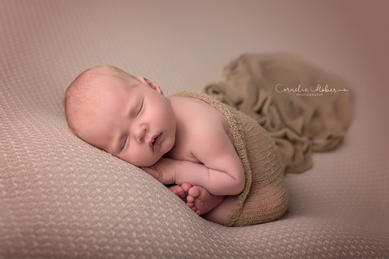 Neugeborenenfotografie Neugeborenenfotos Newbornportraits Newbornshoot Newborn Baby Photographer Babyshoot Babyfotografie Portrait Familie Cornelia Moebes Photography