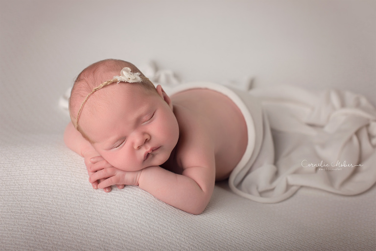 Neugeborenenfotografie Neugeborenenfotos Newbornportraits Newbornshoot Newborn Baby Photographer Babyshoot Babyfotografie Portrait Familie Cornelia Moebes Photography