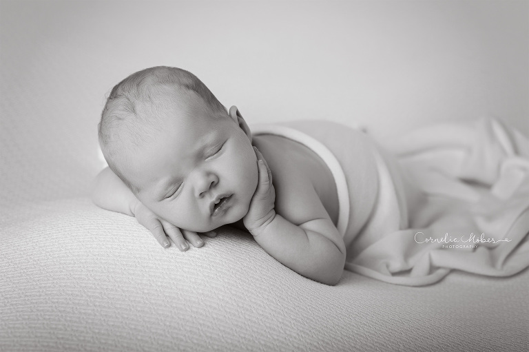 Neugeborenenfotografie Neugeborenenfotos Newbornportraits Newbornshoot Newborn Baby Photographer Babyshoot Babyfotografie Portrait Familie Cornelia Moebes Photography
