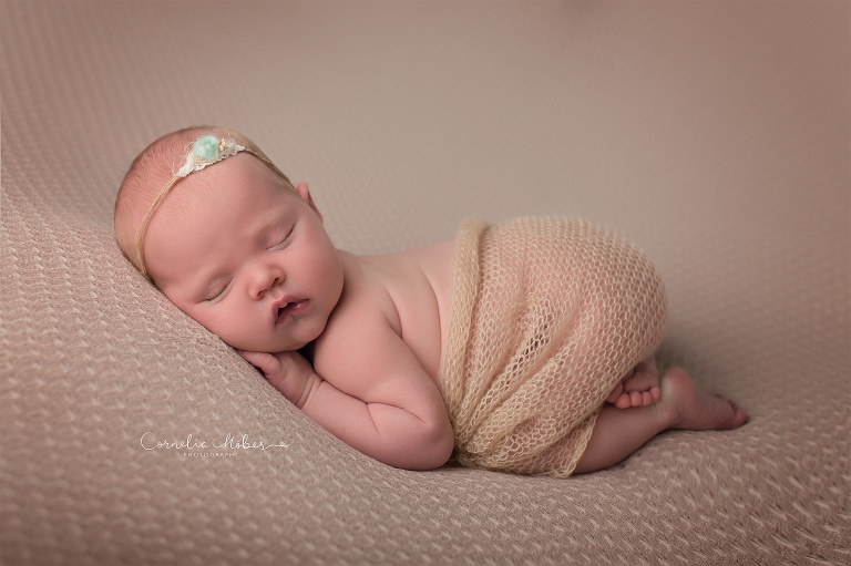 Neugeborenenfotografie Neugeborenenfotos Newbornportraits Newbornshoot Newborn Baby Photographer Babyshoot Babyfotografie Portrait Familie Cornelia Moebes Photography