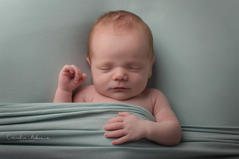 Neugeborenenfotografie Neugeborenenfotos Newbornportraits Newbornshoot Newborn Baby Photographer Babyshoot Babyfotografie Portrait Familie Cornelia Moebes Photography