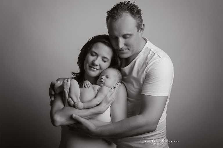 Neugeborenenfotografie Neugeborenenfotos Newbornportraits Newbornshoot Newborn Baby Photographer Babyshoot Babyfotografie Portrait Familie Cornelia Moebes Photography