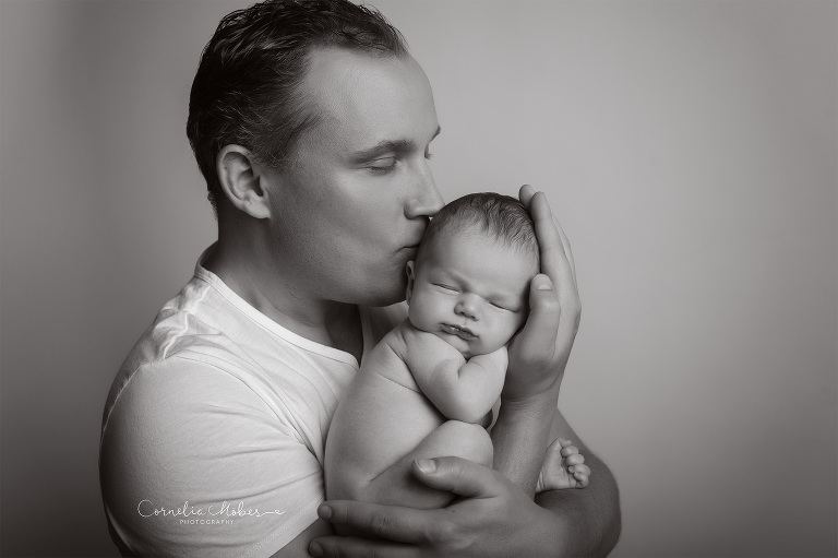 Neugeborenenfotografie Neugeborenenfotos Newbornportraits Newbornshoot Newborn Baby Photographer Babyshoot Babyfotografie Portrait Familie Cornelia Moebes Photography