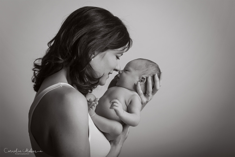 Neugeborenenfotografie Neugeborenenfotos Newbornportraits Newbornshoot Newborn Baby Photographer Babyshoot Babyfotografie Portrait Familie Cornelia Moebes Photography