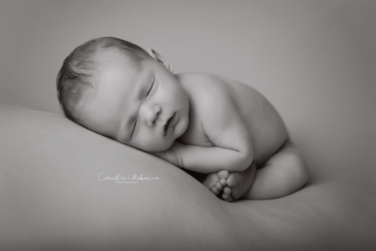 Neugeborenenfotografie Neugeborenenfotos Newbornportraits Newbornshoot Newborn Baby Photographer Babyshoot Babyfotografie Portrait Familie Cornelia Moebes Photography