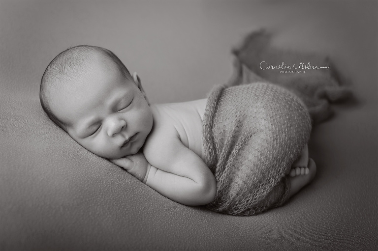 Neugeborenenfotografie Neugeborenenfotos Newbornportraits Newbornshoot Newborn Baby Photographer Babyshoot Babyfotografie Portrait Familie Cornelia Moebes Photography