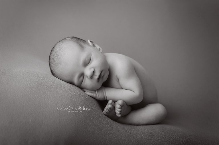 Neugeborenenfotografie Neugeborenenfotos Newbornportraits Newbornshoot Newborn Baby Photographer Babyshoot Babyfotografie Portrait Familie Cornelia Moebes Photography