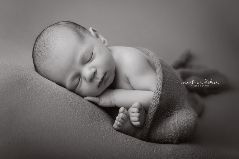 Neugeborenenfotografie Neugeborenenfotos Newbornportraits Newbornshoot Newborn Baby Photographer Babyshoot Babyfotografie Portrait Familie Cornelia Moebes Photography