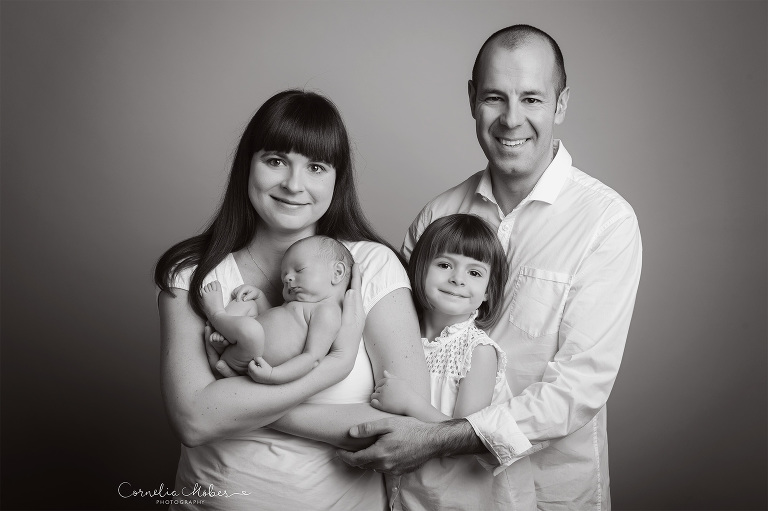Neugeborenenfotografie Neugeborenenfotos Newbornportraits Newbornshoot Newborn Baby Photographer Babyshoot Babyfotografie Portrait Familie Cornelia Moebes Photography