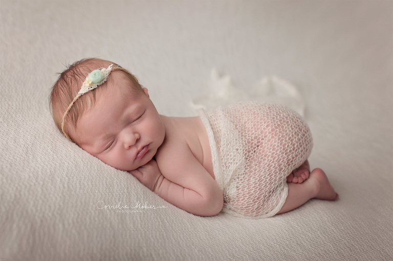 Neugeborenenfotografie Neugeborenenfotos Newbornportraits Newbornshoot Newborn Baby Photographer Babyshoot Babyfotografie Portrait Familie Cornelia Moebes Photography
