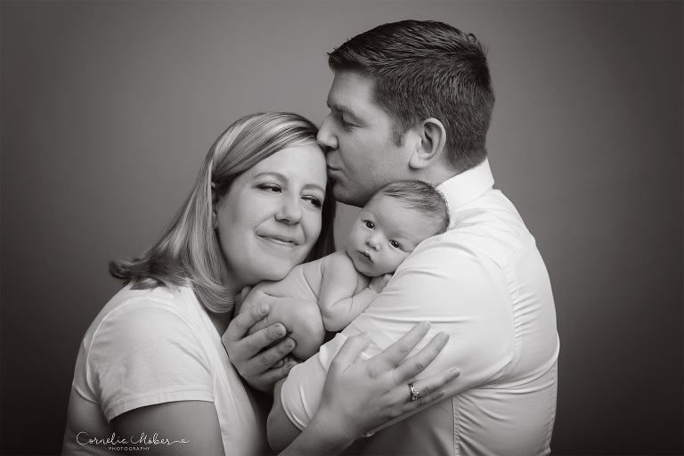 Neugeborenenfotografie Neugeborenenfotos Newbornportraits Newbornshoot Newborn Baby Photographer Babyshoot Babyfotografie Portrait Familie Cornelia Moebes Photography