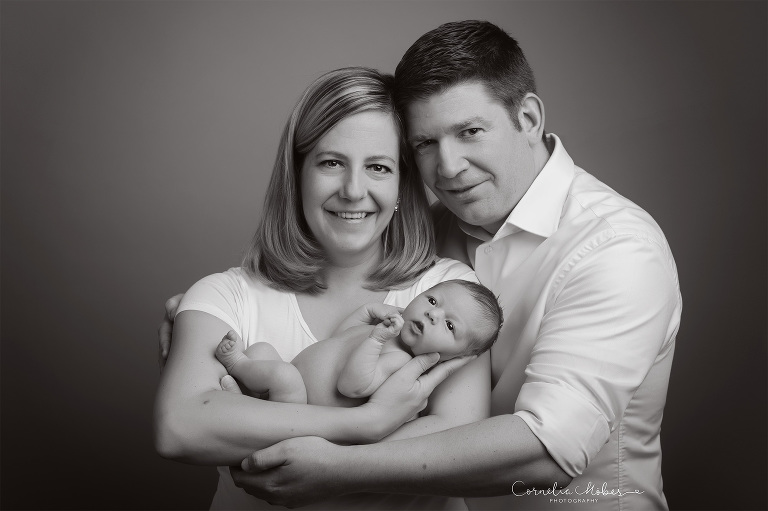 Neugeborenenfotografie Neugeborenenfotos Newbornportraits Newbornshoot Newborn Baby Photographer Babyshoot Babyfotografie Portrait Familie Cornelia Moebes Photography