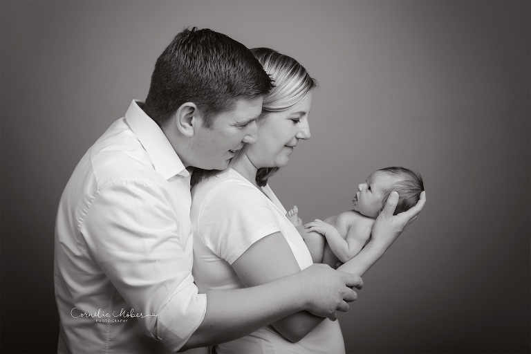 Neugeborenenfotografie Neugeborenenfotos Newbornportraits Newbornshoot Newborn Baby Photographer Babyshoot Babyfotografie Portrait Familie Cornelia Moebes Photography