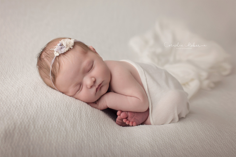 Neugeborenenfotografie Neugeborenenfotos Newbornportraits Newbornshoot Newborn Baby Photographer Babyshoot Babyfotografie Portrait Familie Cornelia Moebes Photography