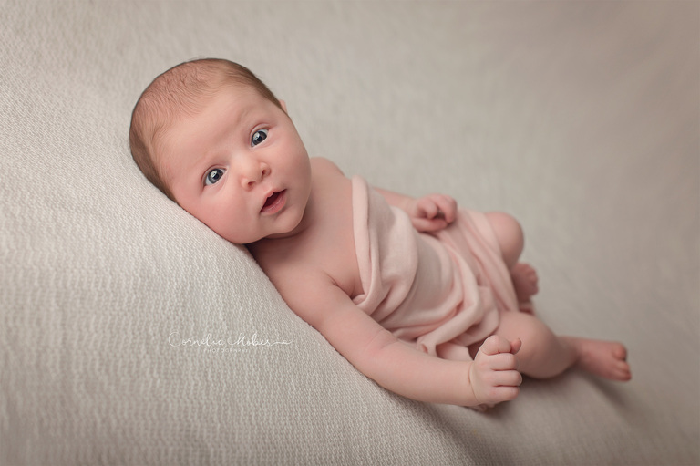Neugeborenenfotografie Neugeborenenfotos Newbornportraits Newbornshoot Newborn Baby Photographer Babyshoot Babyfotografie Portrait Familie Cornelia Moebes Photography