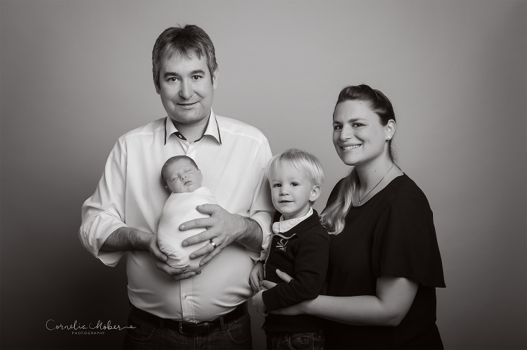 Neugeborenenfotografie Neugeborenenfotos Newbornportraits Newbornshoot Newborn Baby Photographer Babyshoot Babyfotografie Portrait Familie Cornelia Moebes Photography