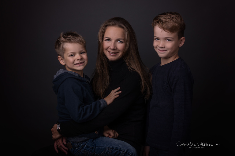 Familienfotografie Familienshooting Familienporträt Family Portrait Kinderfotografie Kinder Porträt Fine Art Cornelia Moebes Photography