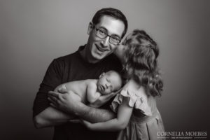 Neugeborenenfotografie Neugeborenenfotos Newbornportraits Newbornshoot Newborn Baby Photographer Babyshoot Babyfotografie Portrait Familie Cornelia Moebes Photography
