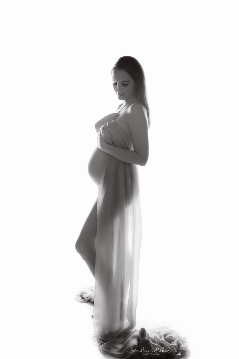 chwangerschaftsfotografie Schwangerschaft Maternity Portrait Babybauch Shooting FineArt Mommyandme Cornelia Moebes Photography Zug Zürich Zentralschweiz