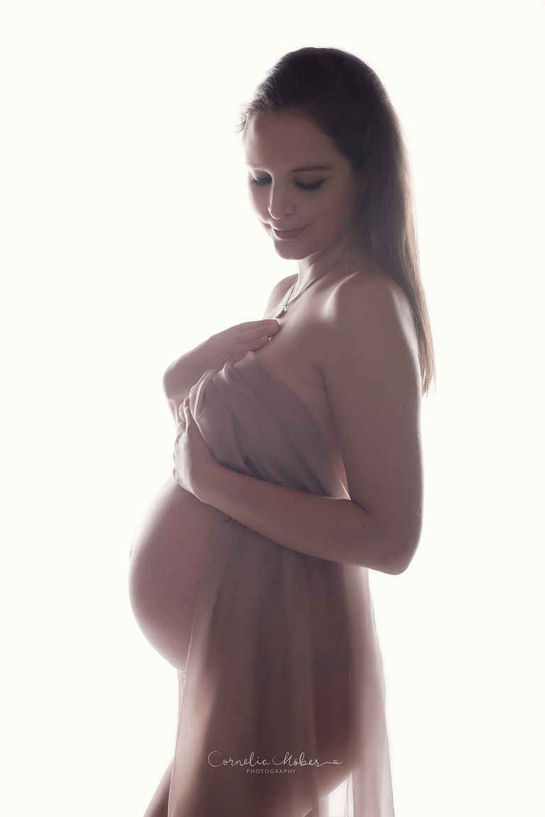 chwangerschaftsfotografie Schwangerschaft Maternity Portrait Babybauch Shooting FineArt Mommyandme Cornelia Moebes Photography Zug Zürich Zentralschweiz