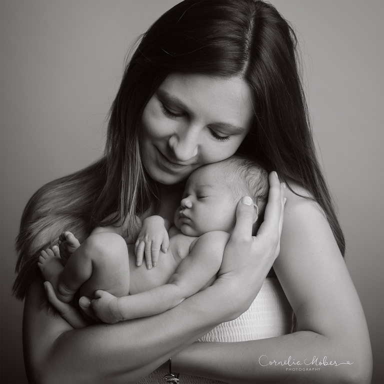 Neugeborenenfotografie Neugeborenenfotos Newbornportraits Newbornshoot Newborn Baby Photographer Babyshoot Babyfotografie Portrait Familie Cornelia Moebes Photography