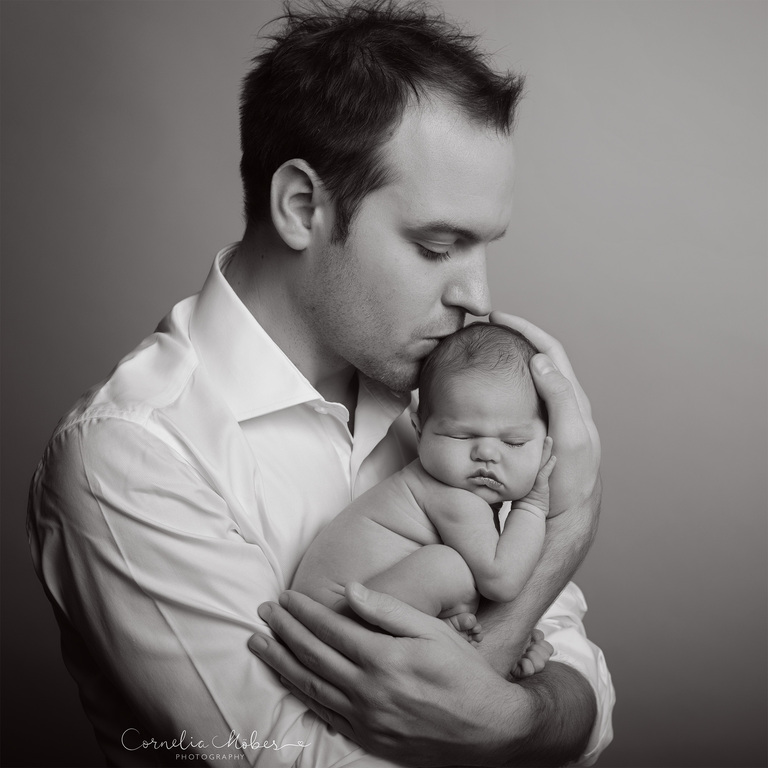 Neugeborenenfotografie Neugeborenenfotos Newbornportraits Newbornshoot Newborn Baby Photographer Babyshoot Babyfotografie Portrait Familie Cornelia Moebes Photography