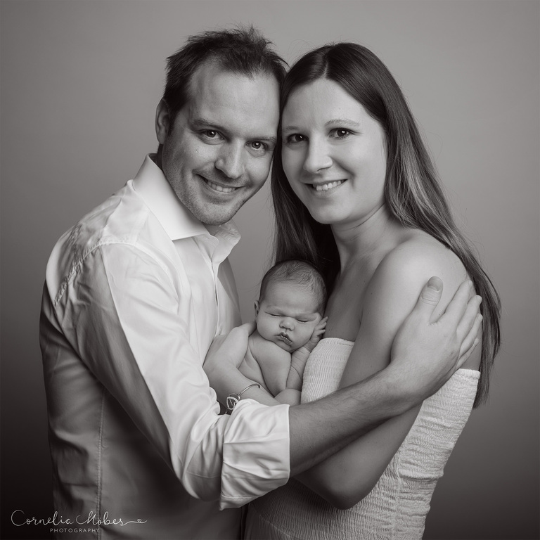 Neugeborenenfotografie Neugeborenenfotos Newbornportraits Newbornshoot Newborn Baby Photographer Babyshoot Babyfotografie Portrait Familie Cornelia Moebes Photography