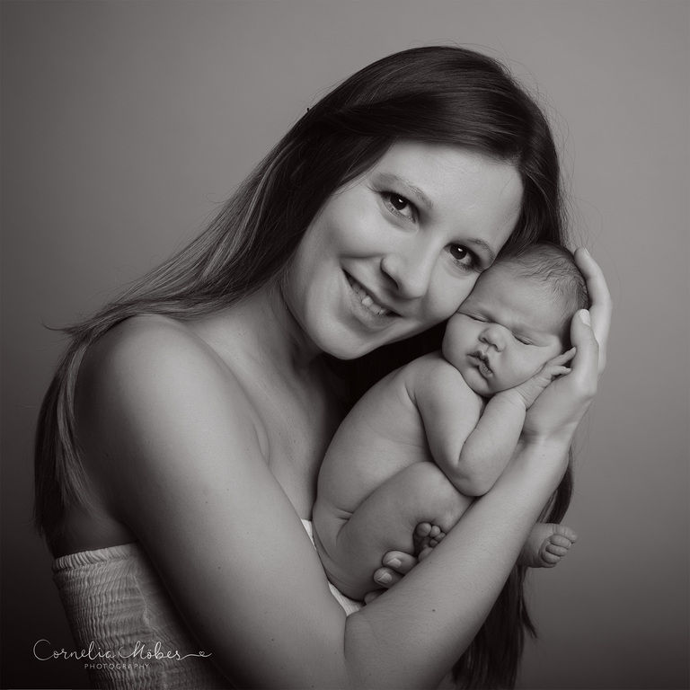 Neugeborenenfotografie Neugeborenenfotos Newbornportraits Newbornshoot Newborn Baby Photographer Babyshoot Babyfotografie Portrait Familie Cornelia Moebes Photography