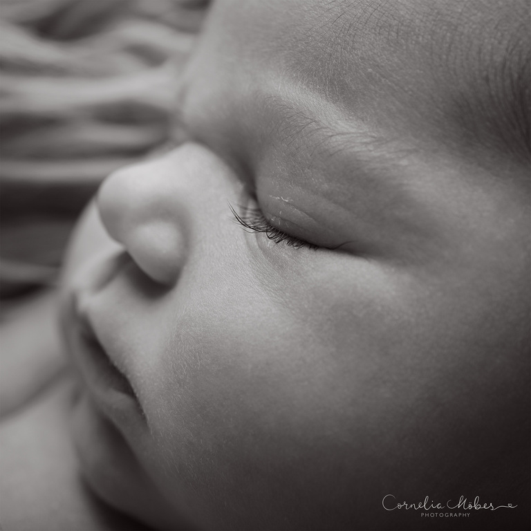 Neugeborenenfotografie Neugeborenenfotos Newbornportraits Newbornshoot Newborn Baby Photographer Babyshoot Babyfotografie Portrait Familie Cornelia Moebes Photography