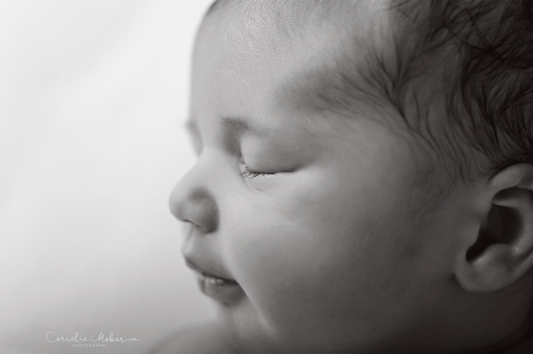 Familienportrait Family Photographer Zug Zürich Neugeborenenfotografie Neugeborenenfotos Newbornportraits Newbornshoot Newborn Baby Photographer Babyshoot Babyfotografie Portrait Familie Cornelia Moebes Photography