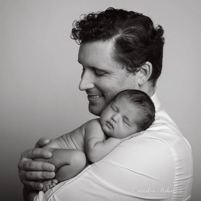 Familienportrait Family Photographer Zug Zürich Neugeborenenfotografie Neugeborenenfotos Newbornportraits Newbornshoot Newborn Baby Photographer Babyshoot Babyfotografie Portrait Familie Cornelia Moebes Photography