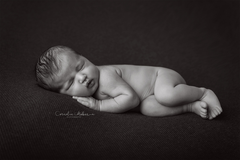 Familienportrait Family Photographer Zug Zürich Neugeborenenfotografie Neugeborenenfotos Newbornportraits Newbornshoot Newborn Baby Photographer Babyshoot Babyfotografie Portrait Familie Cornelia Moebes Photography