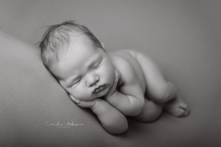 Neugeborenenfotografie Neugeborenenfotos Newbornportraits Newbornshoot Newborn Baby Photographer Babyshoot Babyfotografie Portrait Familie Cornelia Moebes Photography