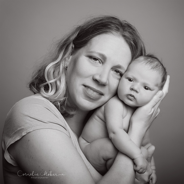 Neugeborenenfotografie Neugeborenenfotos Newbornportraits Newbornshoot Newborn Baby Photographer Babyshoot Babyfotografie Portrait Familie Cornelia Moebes Photography