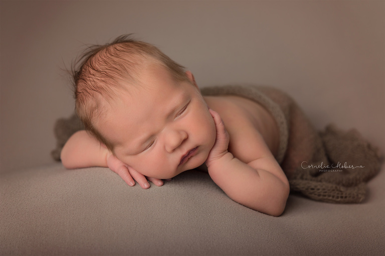 Neugeborenenfotografie Neugeborenenfotos Newbornportraits Newbornshoot Newborn Baby Photographer Babyshoot Babyfotografie Portrait Familie Cornelia Moebes Photography