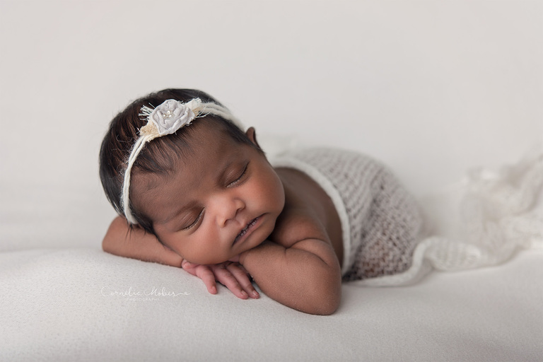 Familienportrait Family Photographer Zug Zürich Neugeborenenfotografie Neugeborenenfotos Newbornportraits Newbornshoot Newborn Baby Photographer Babyshoot Babyfotografie Portrait Familie Cornelia Moebes Photography