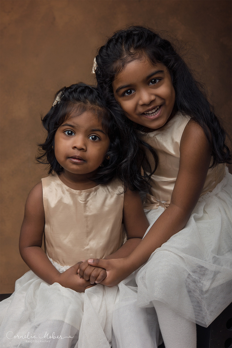 Familienportrait Family Photographer Zug Zürich Neugeborenenfotografie Neugeborenenfotos Newbornportraits Newbornshoot Newborn Baby Photographer Babyshoot Babyfotografie Portrait Familie Cornelia Moebes Photography