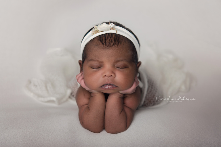 Familienportrait Family Photographer Zug Zürich Neugeborenenfotografie Neugeborenenfotos Newbornportraits Newbornshoot Newborn Baby Photographer Babyshoot Babyfotografie Portrait Familie Cornelia Moebes Photography