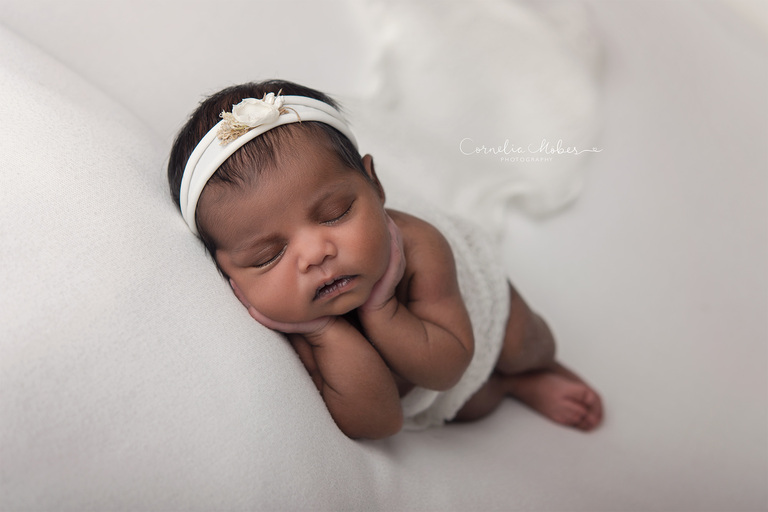 Familienportrait Family Photographer Zug Zürich Neugeborenenfotografie Neugeborenenfotos Newbornportraits Newbornshoot Newborn Baby Photographer Babyshoot Babyfotografie Portrait Familie Cornelia Moebes Photography