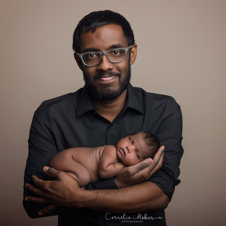 Familienportrait Family Photographer Zug Zürich Neugeborenenfotografie Neugeborenenfotos Newbornportraits Newbornshoot Newborn Baby Photographer Babyshoot Babyfotografie Portrait Familie Cornelia Moebes Photography