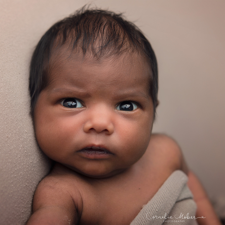 Familienportrait Family Photographer Zug Zürich Neugeborenenfotografie Neugeborenenfotos Newbornportraits Newbornshoot Newborn Baby Photographer Babyshoot Babyfotografie Portrait Familie Cornelia Moebes Photography