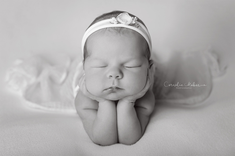 Neugeborenenfotografie Neugeborenenfotos Newbornportraits Newbornshoot Newborn Baby Photographer Babyshoot Babyfotografie Portrait Familie Cornelia Moebes Photography