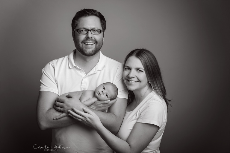 Neugeborenenfotografie Neugeborenenfotos Newbornportraits Newbornshoot Newborn Baby Photographer Babyshoot Babyfotografie Portrait Familie Cornelia Moebes Photography