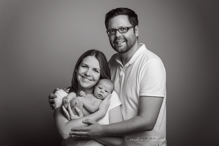 Neugeborenenfotografie Neugeborenenfotos Newbornportraits Newbornshoot Newborn Baby Photographer Babyshoot Babyfotografie Portrait Familie Cornelia Moebes Photography