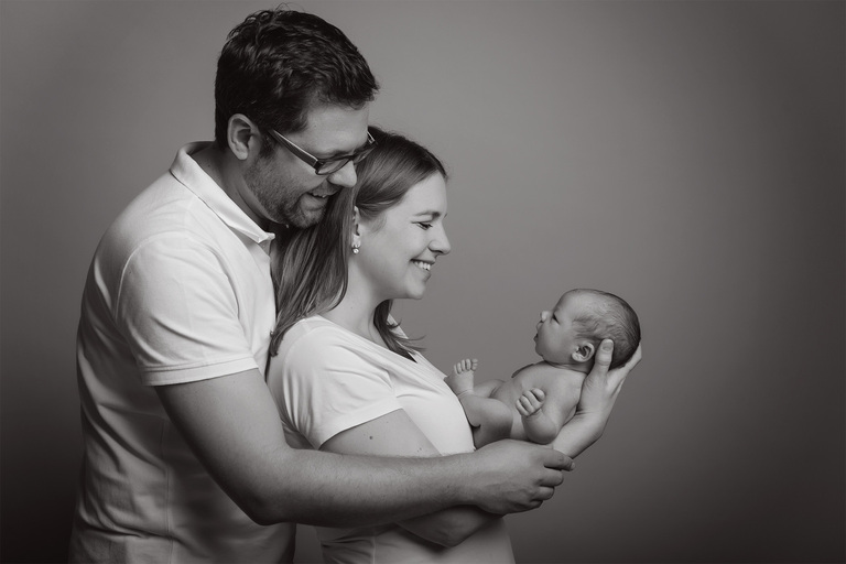 Neugeborenenfotografie Neugeborenenfotos Newbornportraits Newbornshoot Newborn Baby Photographer Babyshoot Babyfotografie Portrait Familie Cornelia Moebes Photography