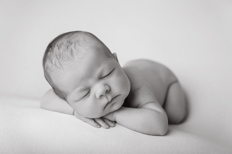 Neugeborenenfotografie Neugeborenenfotos Newbornportraits Newbornshoot Newborn Baby Photographer Babyshoot Babyfotografie Portrait Familie Cornelia Moebes Photography