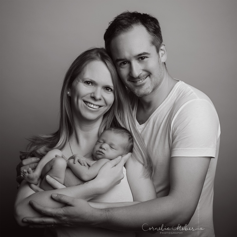 Neugeborenenfotografie Neugeborenenfotos Newbornportraits Newbornshoot Newborn Baby Photographer Babyshoot Babyfotografie Portrait Familie Cornelia Moebes Photography