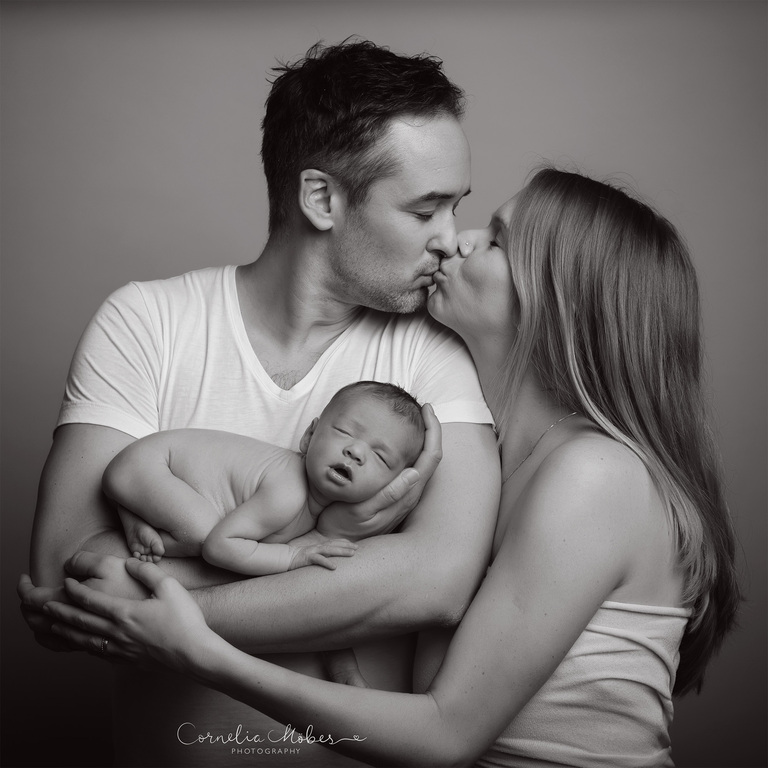 Neugeborenenfotografie Neugeborenenfotos Newbornportraits Newbornshoot Newborn Baby Photographer Babyshoot Babyfotografie Portrait Familie Cornelia Moebes Photography