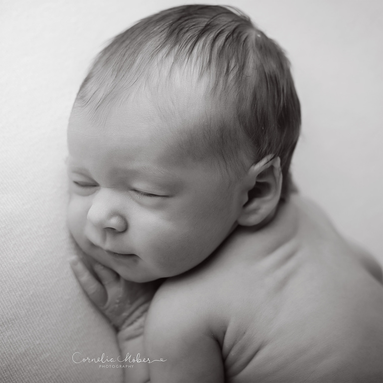 Neugeborenenfotografie Neugeborenenfotos Newbornportraits Newbornshoot Newborn Baby Photographer Babyshoot Babyfotografie Portrait Familie Cornelia Moebes Photography